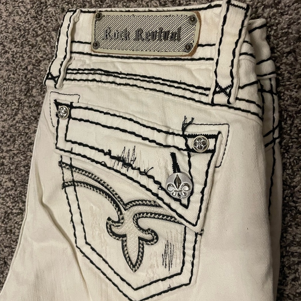 Rock Revival Womens/juniors white distressed Jeans, like new, size 28
